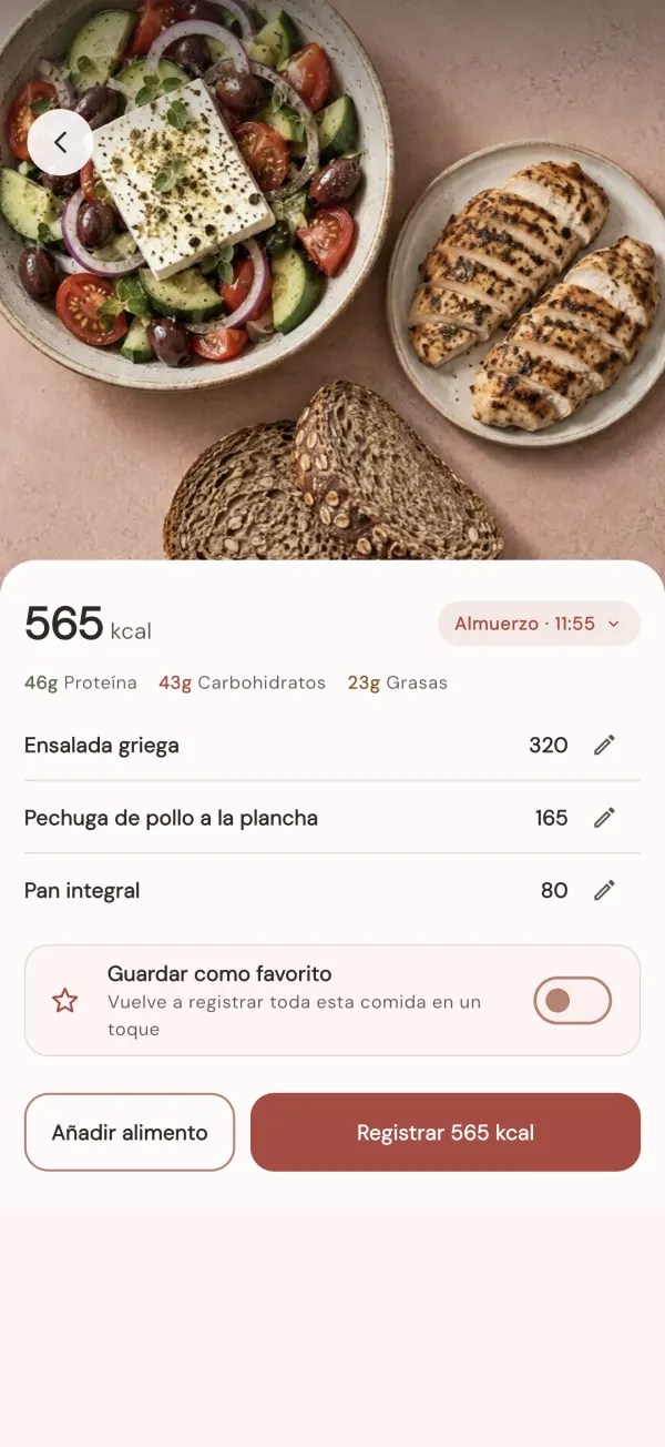 Una foto de comida contada por VitaCal en 565 kcal, con cada alimento listado