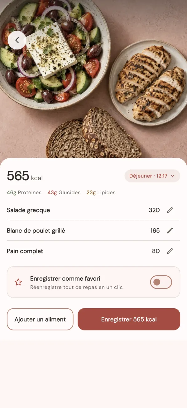 Une photo de repas comptabilisée par VitaCal à 565 kcal, avec chaque aliment listé