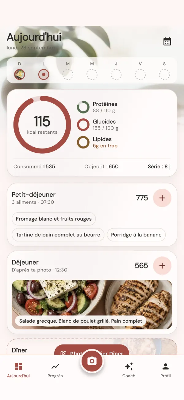 L'écran Aujourd'hui de VitaCal : calories restantes, protéines, glucides et lipides, et les repas de la journée